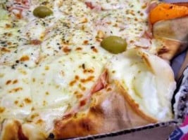 Girius Pizzas Esfihas E Doces food