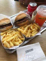 Jeronimo Burger Serra Azul food