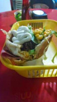 Los Tacos Sanduicheria E Grelhados food