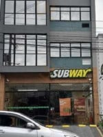 Sub Way outside