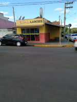 Guina Lanches outside