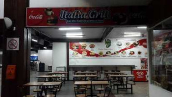 Italia Grill Bar E Restaurante inside
