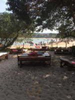 Insólito Beach Lounge outside