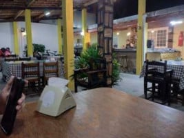 Tropical Pizzaria e Esfirraria inside