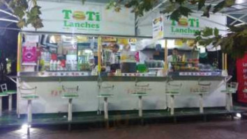 Toti Lanches food