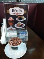 Béni's Coffee inside