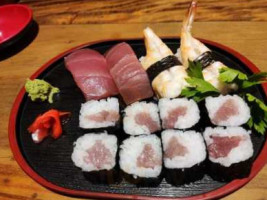 Ten Sushi food
