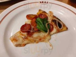 Bráz Pizzaria food