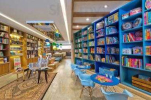 Livraria Cafeteria Café Com Letras inside