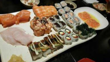 Bikkuri Sushi food