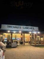 Trenau's Lanches outside