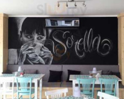 Sorella Café inside