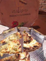 Pizza Entre Vinhos food