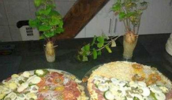 Pizzaria E Forno Quente food