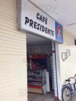 Cafe Presidente outside