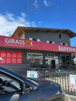 Girassol Supermercado outside