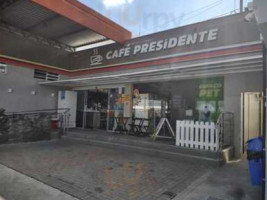 Café Presidente outside