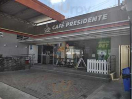 Café Presidente outside