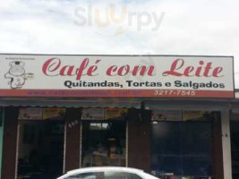 Cafe Com Leite outside
