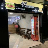 M & C Lanches À l'intérieur