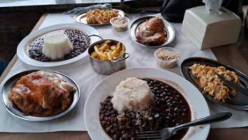 Lima's Restaurantes food