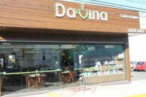 Davina Cafes E Livros outside