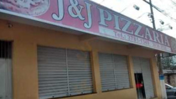 J J Pizzaria outside