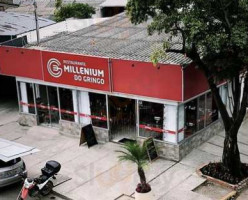 Millenium Lanches outside