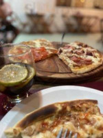 Di-tonica Pizzas E Massas food