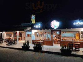 Giuly Pizzaria outside