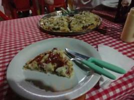 Giuly Pizzaria food