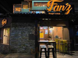 Fanz Burgers Club inside