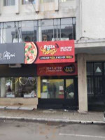 Pizza Na Hora outside
