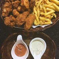 Carijó Fried Chicken food