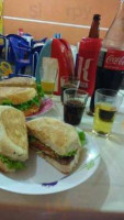 Pop's Lanches food