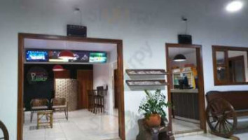 Point Pizzaria inside