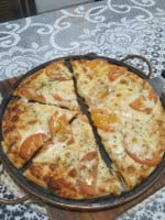R K Pizzaria food