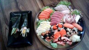 Suteki Sushi Lounge food