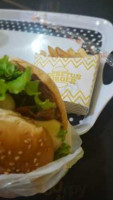 Decretus Burger food