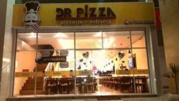 Dr Pizza outside
