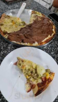 Charle Della Pizza food