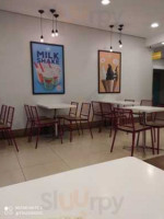 Sorveteria Tropical inside