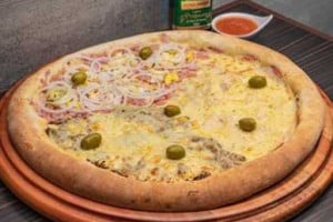 Pizzaria Paulistinha food