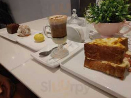 Mimo Doce Cafe inside