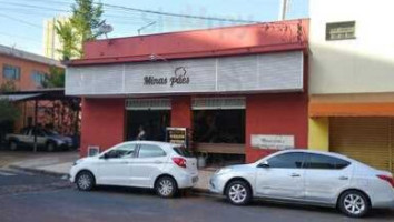 Minas Paes Cafe outside