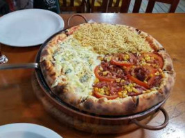 Pizza dos Viloes food