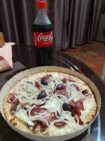 Mano Pizza food