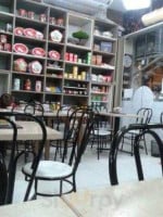 Santo Cafe Confeitaria inside