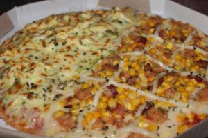 Quintalzinho Pizzaria food