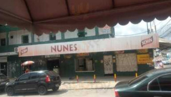 Nunes Pizza outside